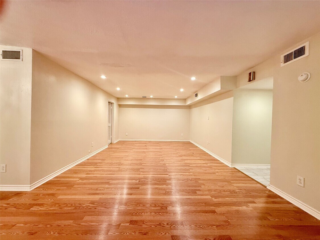 Foto del edificio - 361 N Post Oak Ln