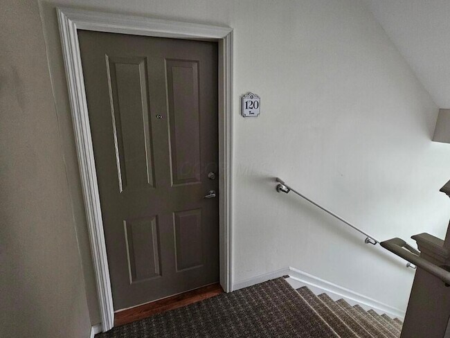 Building Photo - 120 E Mound St