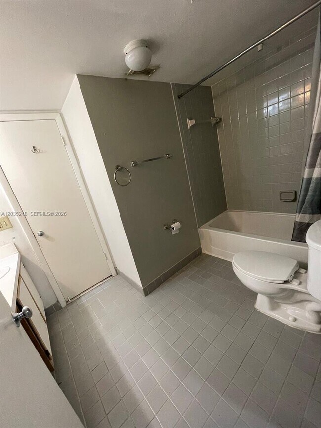 Foto del edificio - 2820 N Oakland Forest Dr