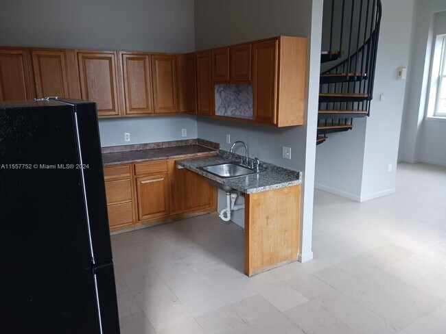 Foto del edificio - 588-612-612 E Main St