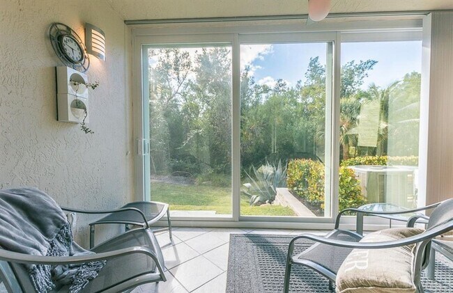 Building Photo - **SANDPIPER BAY CLUB**2 BEDS/ 2 BATHS** Fu...