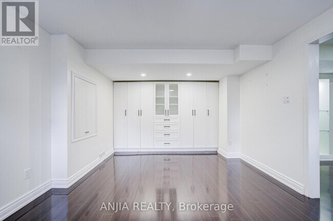 Building Photo - 15 Ross Shiner Ln