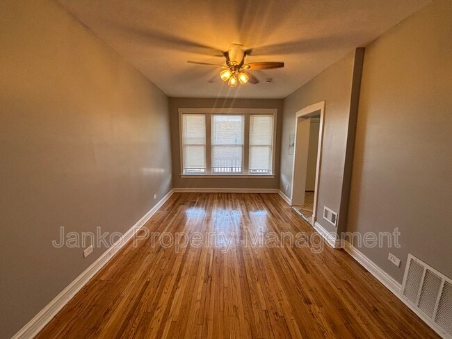 Foto del edificio - 4640 S St Lawrence Ave