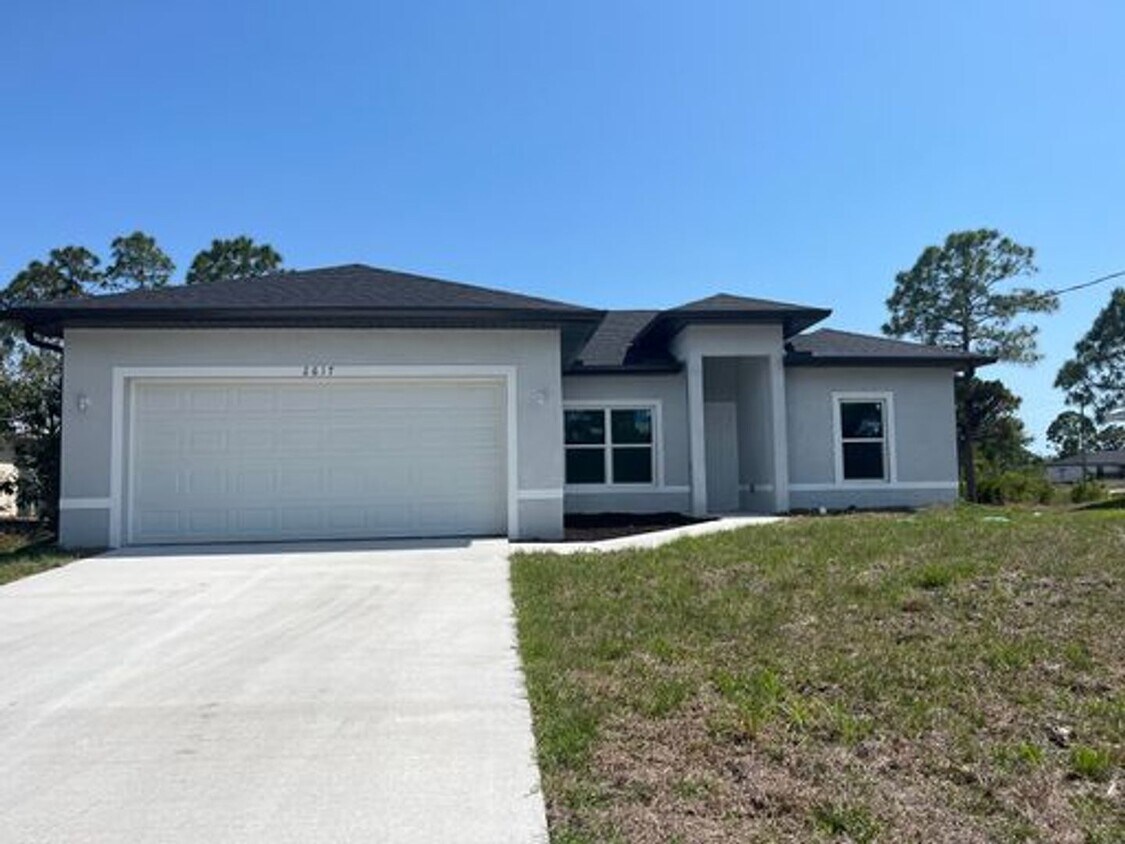 Foto principal - Large 3 Bedroom, 2 Bath + Den