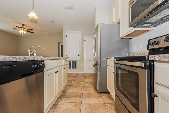 Building Photo - Modern 3-Bedroom, 2-Bathroom Home in Mulbe...