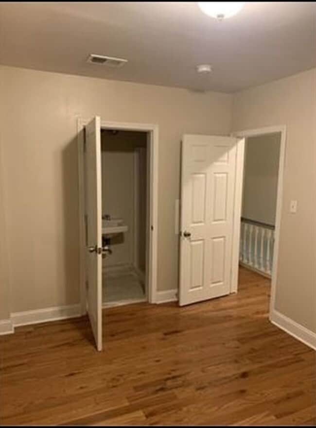 Building Photo - 5 Bedroom House for Rent