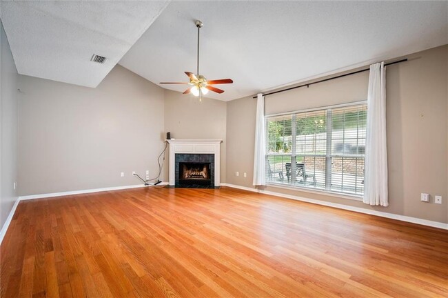 Building Photo - 256 Rolling Hill Dr