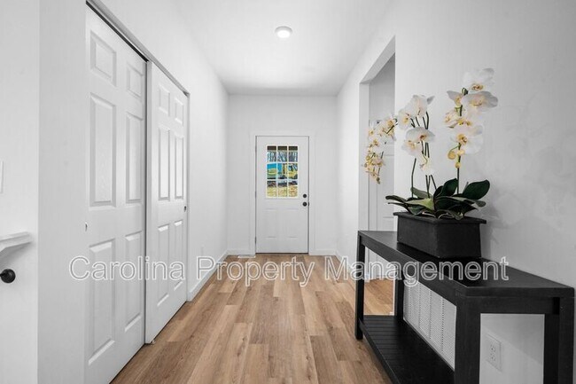 Foto del edificio - 115 Brentwood Dr