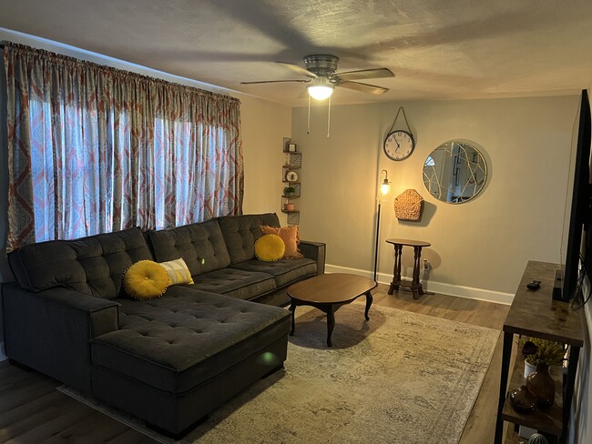 Building Photo - 2008 Robin Rd