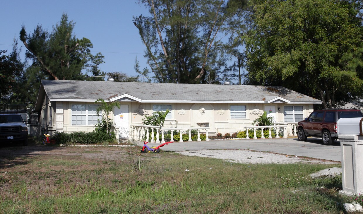 Foto principal - 2725 47th Ter SW