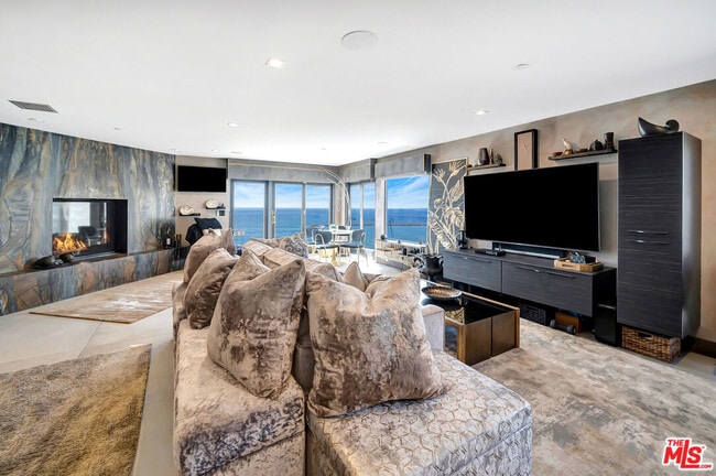 Foto del edificio - 6309 Ocean Front Walk