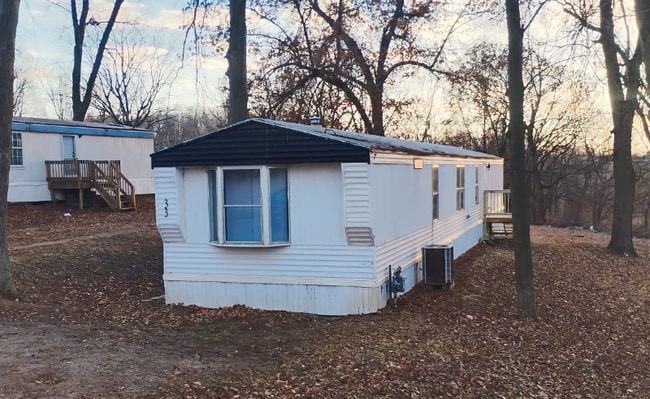 Building Photo - 1100 W Locust St