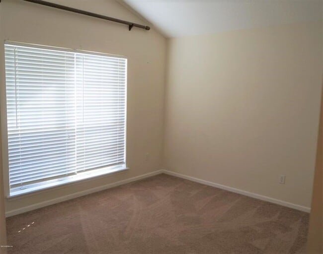 Building Photo - Spacious 5 Bedroom / 4 Bathroom Eagle Harb...