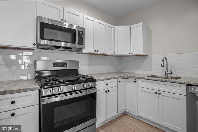 Building Photo - 1529 N 28th St