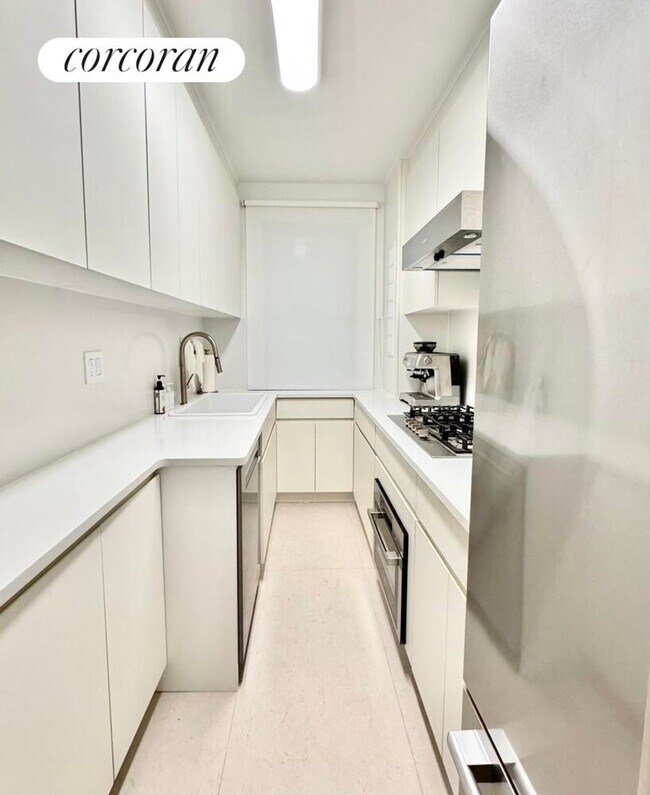 Foto del edificio - 308 W 30th St