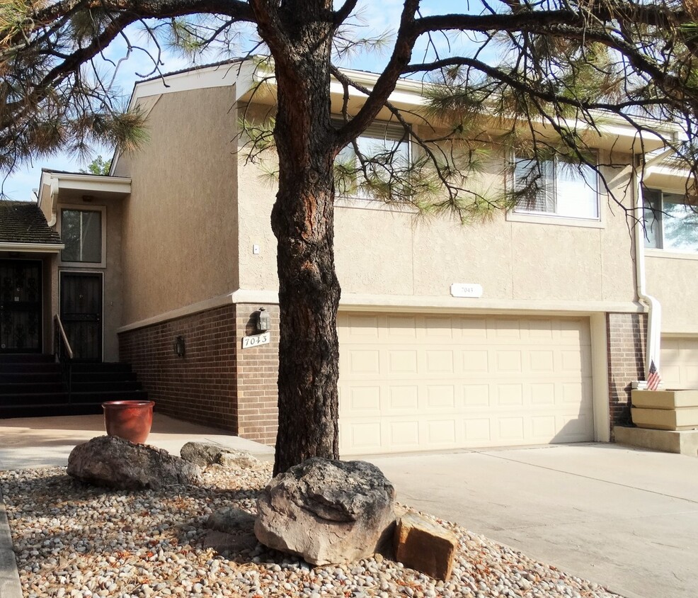 Primary Photo - Wonderfull Two Bedroom/Two Bathroom Townhouse