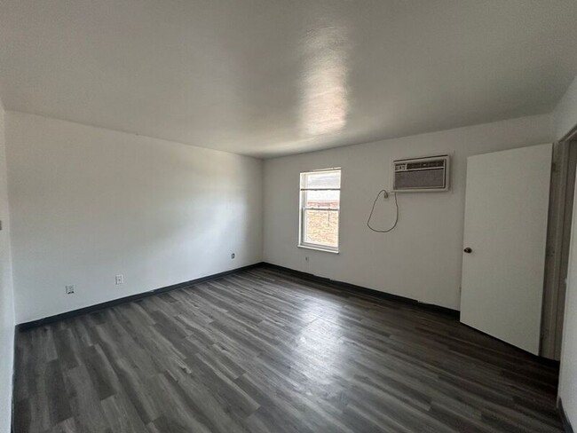 Foto del edificio - 227 Gilbert Ave