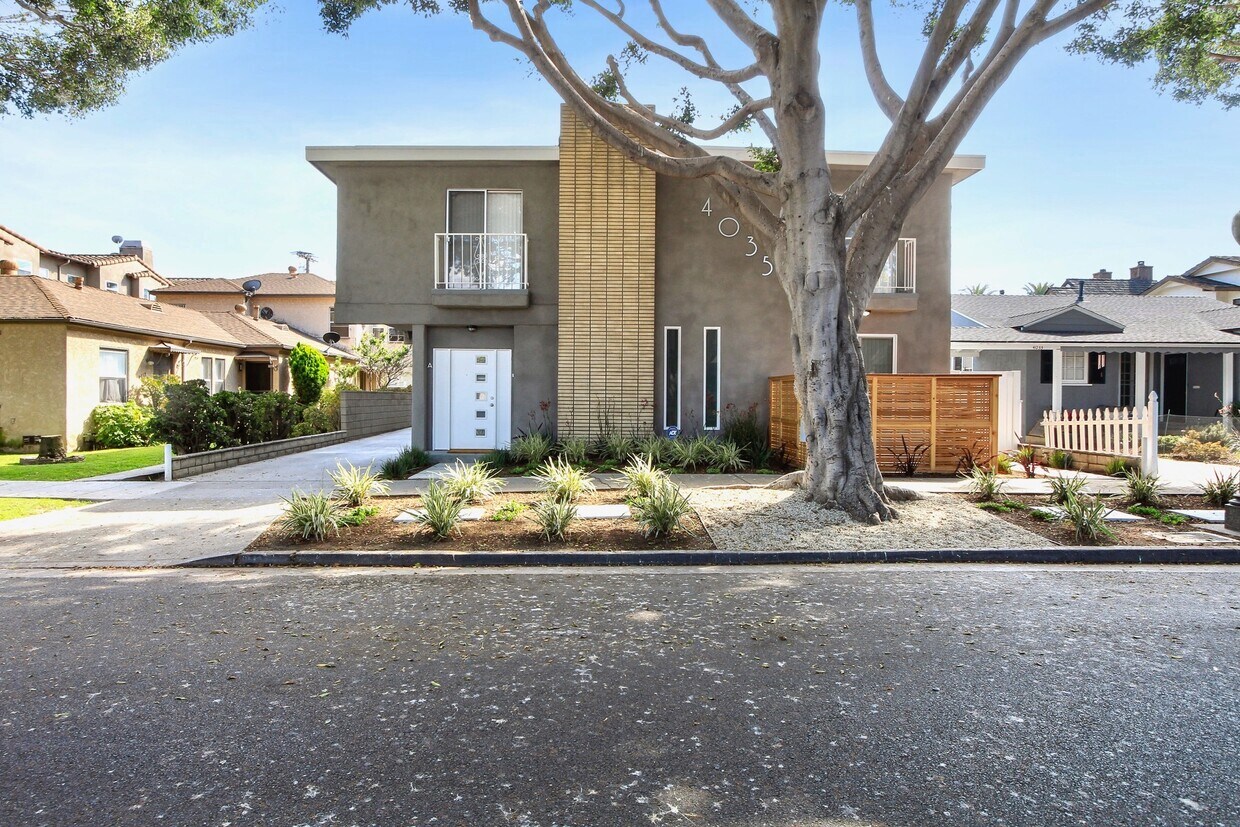 Exterior - 4035 Lincoln Ave
