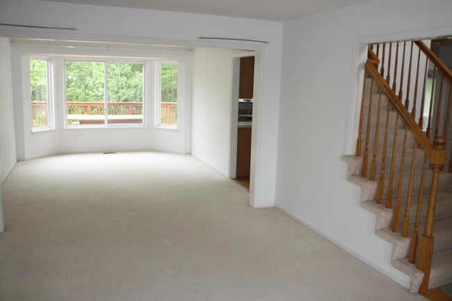 Building Photo - 165 Rockwood Ct