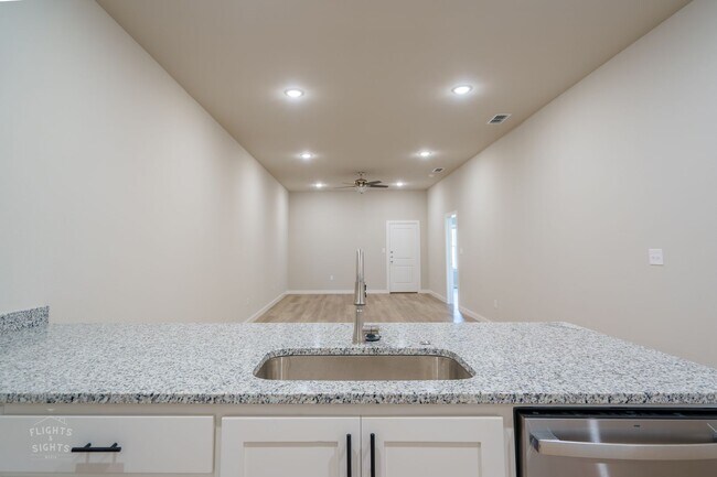 Building Photo - 2701 Baron Ave