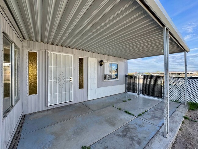 Building Photo - Cute Remodeled 3 Bedroom Home in Bullhead City, AZ