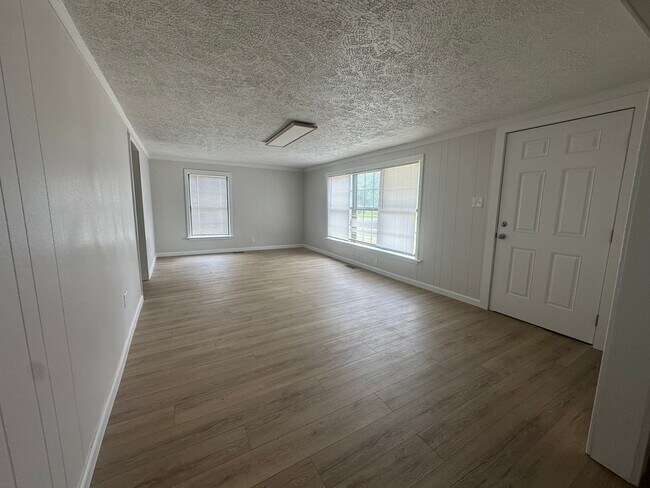 Foto del edificio - Welcome to the newly renovated gem located in the heart of Russellville, AR.