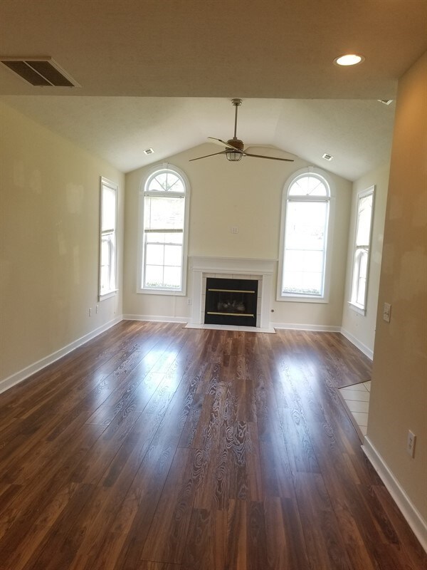 Building Photo - 3 BR/2.5 Condo at the Ravines