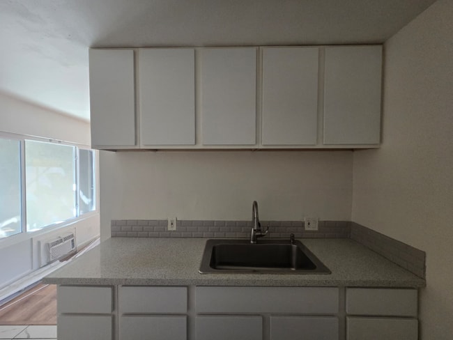 Foto del edificio - 11820 Hart St