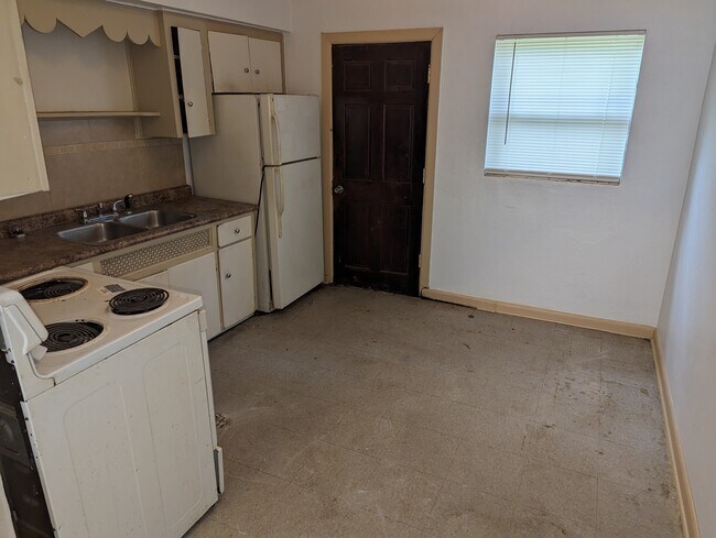 Building Photo - 1710 Rose Blvd