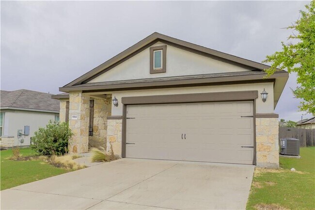 Building Photo - Lovely and Cozy 3/BR and 2/BA Home in Roun...