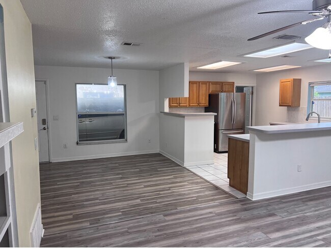 Dining area - 2419 NE 13th Ave