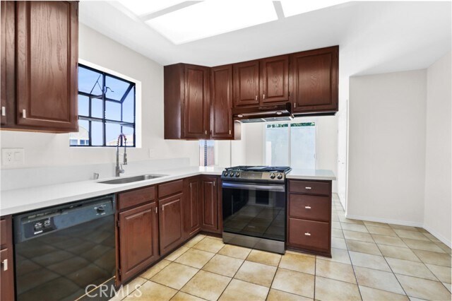 Foto del edificio - 1612 W 253rd St