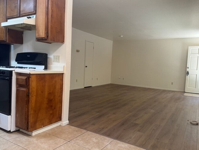 Building Photo - R-5310H