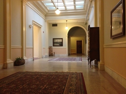 Building Photo - Updated 1-BEDROOM LOCATED DOWNTOWN