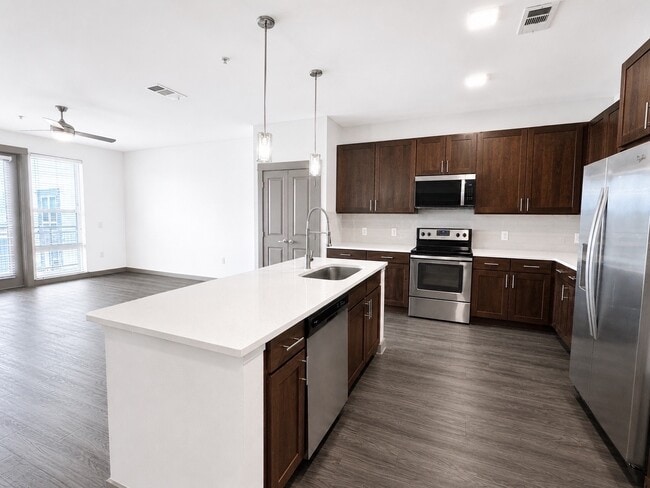 Building Photo - 1111 N Durham Dr