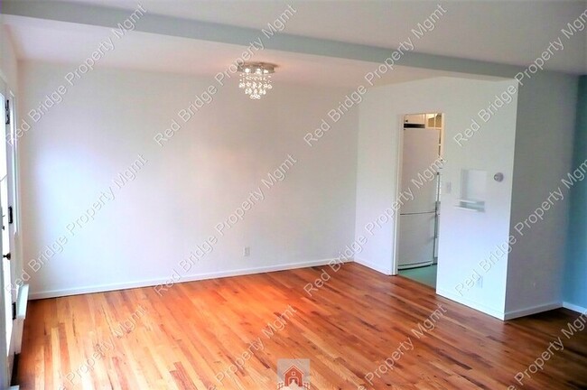 Building Photo - Hidden Gem 1 BR Condo NE 67th & Halsey