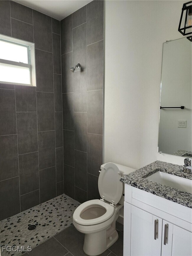 Foto del edificio - 2431 Lola Ave S