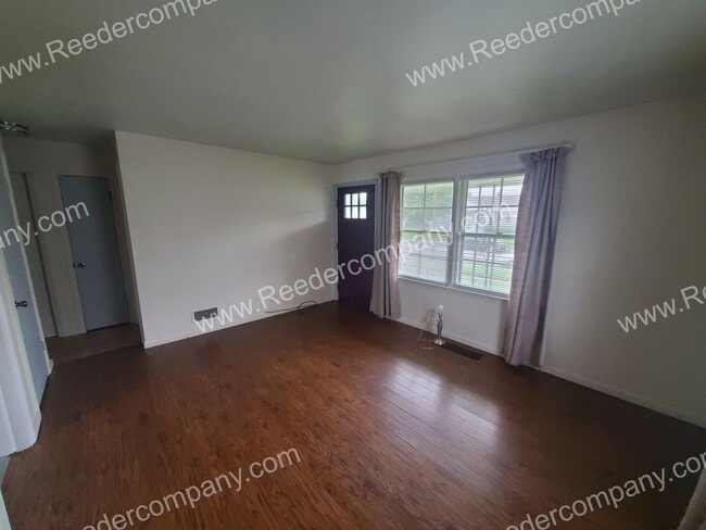 Building Photo - 2 bedroom house
