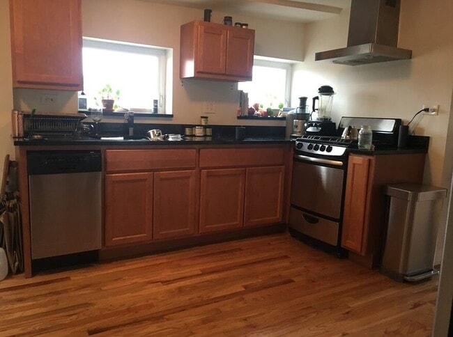 Building Photo - 1942 S May St