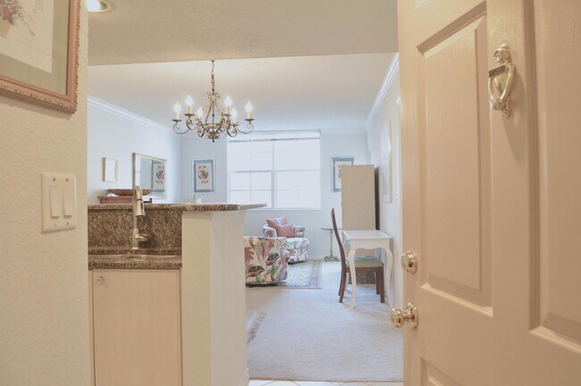 Building Photo - 1801 N Flagler Dr