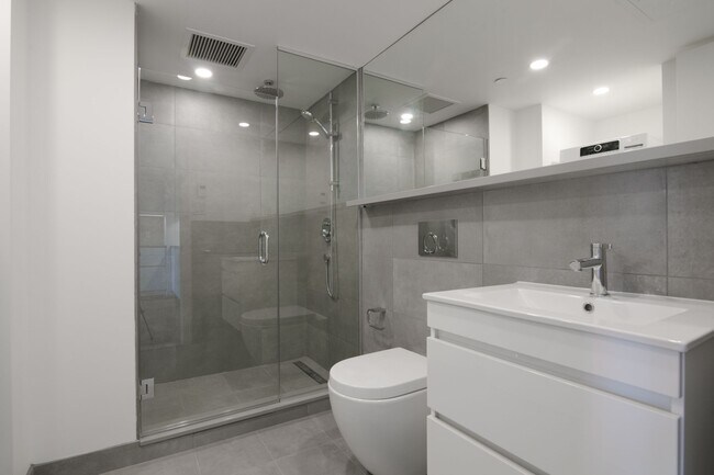 Photo du bâtiment - 3460 Rue Peel