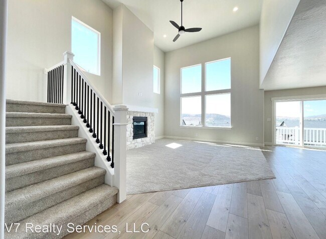 Foto del edificio - 4 br, 2.5 bath House - 463 N. Hillview Dr.