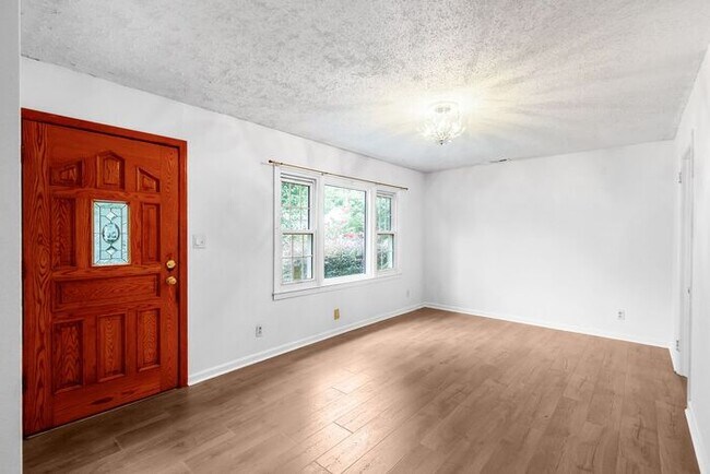 Building Photo - Space to Live, Room to Dream, 4BR/2BA with flex space, office, 2 car dettached garage and ample p...