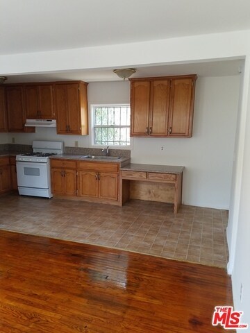 Building Photo - 572 E Ave 28