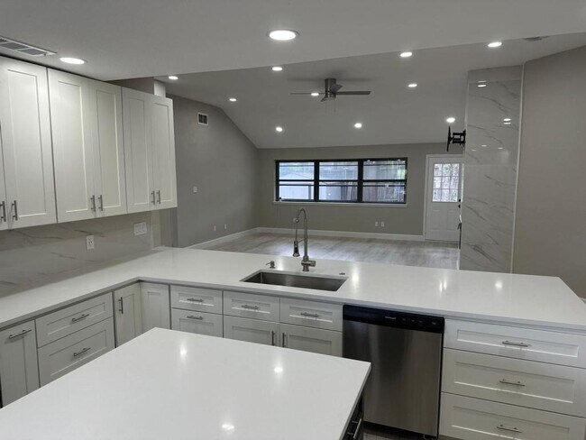 Foto del edificio - 2415 Amber Hill Ln