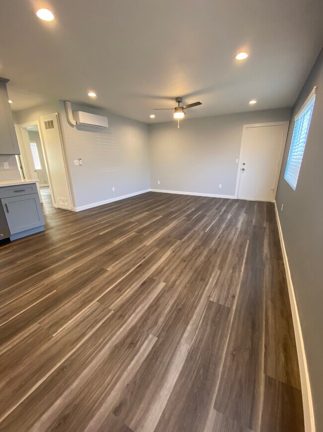 Foto del edificio - 16110 S Menlo Ave