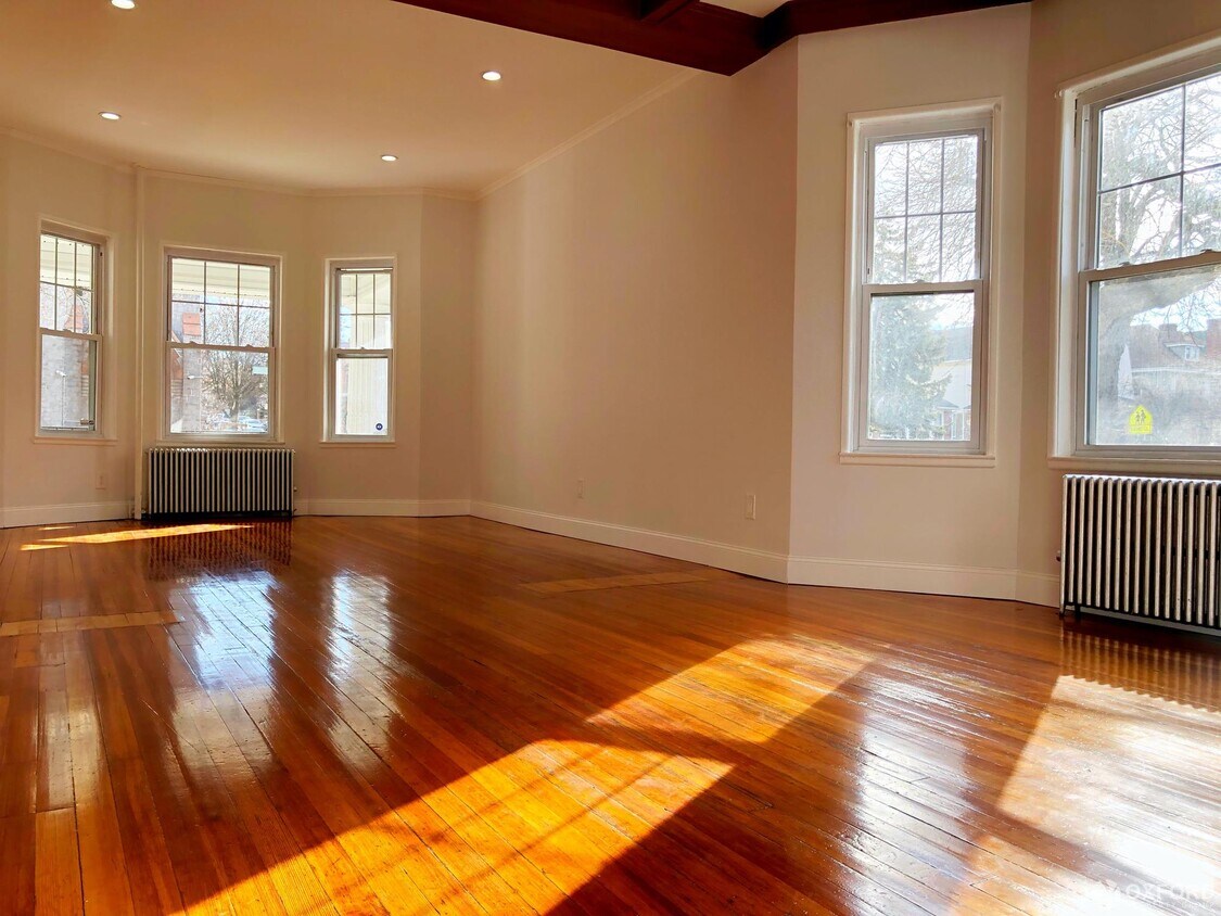 Foto principal - 7924 Ridge Boulevard