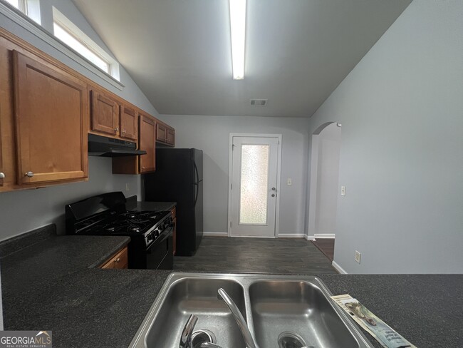 Building Photo - 63 Camden Way