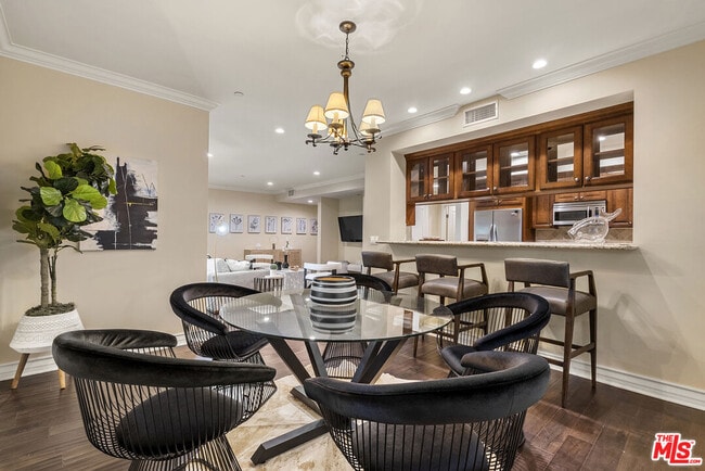 Foto del edificio - 2347 Fox Hills Dr