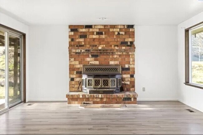Foto del edificio - Elegant 4-Bedroom Home on a Corner Lot in ...